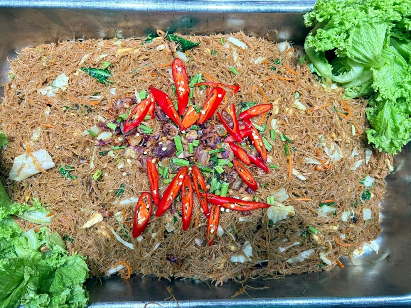 Tray of fried beehoon garnished with chillies